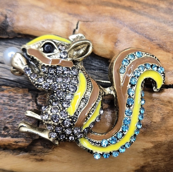 Unsigned Jewelry - Blingy Chipmunk Brooch Gold Tone with Enamel & Crystals Modern